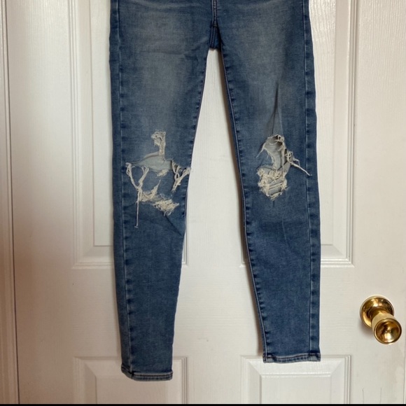 American Eagle Ripped Jeans - Picture 3 of 5